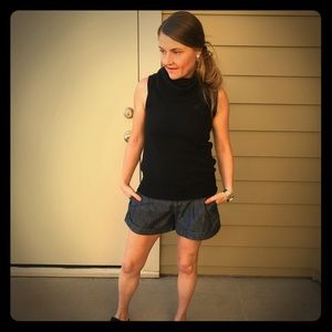 Beautiful soft light wool, sleeveless turtle neck